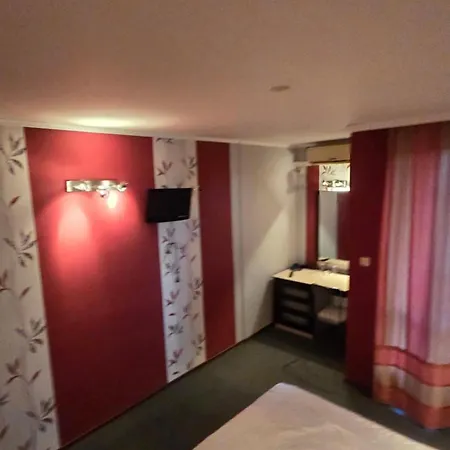 Excelsior Family בית הארחה