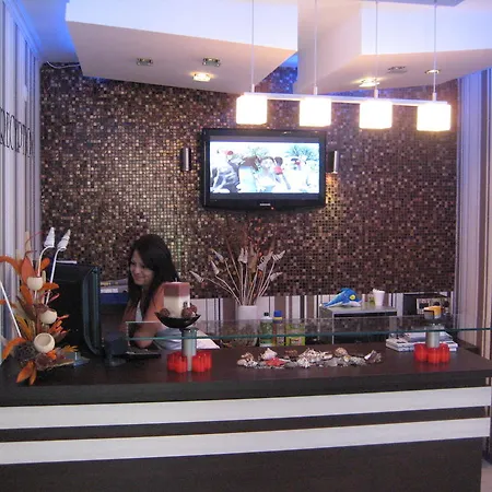 בית הארחה Excelsior Family רבדה